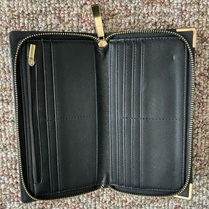 Zip around wallet
